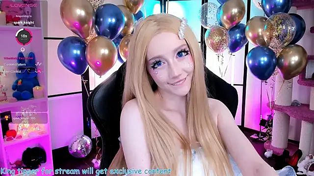 Snapshot of LilithLin chatting on April 7, 8:09 pm LilithLin online show from April 7, 8:09 pm