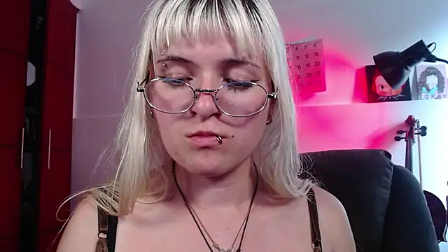 NEXT DOOR GIRL  online show from September 16, 9:49 pm
