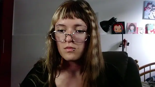 NEXT DOOR GIRL  online show from September 22, 10:12 pm