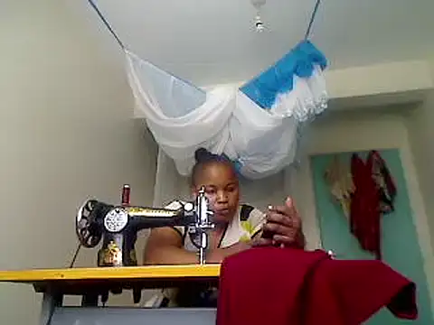 Snapshot of browndolly12 chatting on February 22, 8:50 am browndolly12 online show from February 22, 8:50 am
