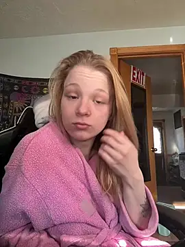 Snapshot of Daddyssllut chatting on March 21, 1:45 pm Daddyssllut online show from March 21, 1:45 pm