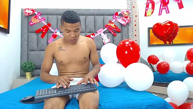 LiamsyAllison online show from February 15, 3:50 pm