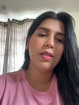 NiaSoler online show from May 6, 3:50 pm