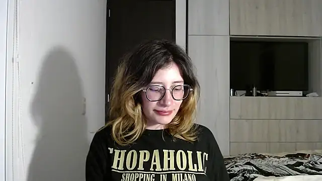 mariana124- online show from December 17, 9:05 pm