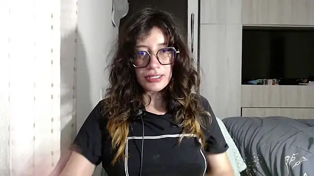 mariana124- online show from September 18, 1:40 am