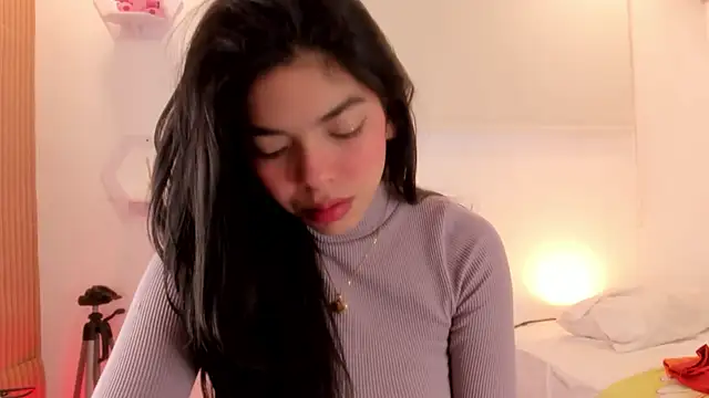 Snapshot of meganrossee69 chatting on April 24, 11:34 am meganrossee69 online show from April 24, 11:34 am
