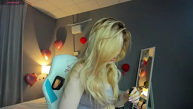 Snapshot of Vanessa_Walters chatting on March 7, 2:15 am Vanessa Walters online show from March 7, 2:15 am