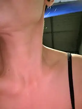 Snapshot of Tinease chatting on October 8, 10:40 pm Tinease online show from October 8, 10:40 pm