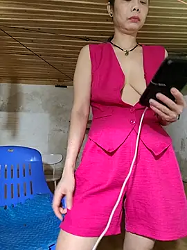 Snapshot of Tinease chatting on October 11, 12:43 am Tinease online show from October 11, 12:43 am