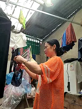 Snapshot of Tinease chatting on October 25, 3:25 am Tinease online show from October 25, 3:25 am