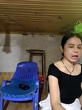 Snapshot of Tinease chatting on October 30, 11:11 am Tinease online show from October 30, 11:11 am