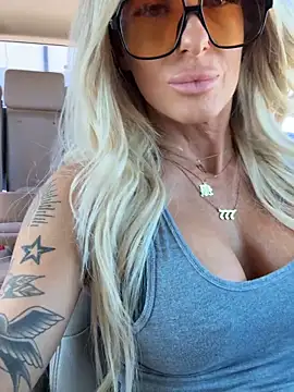 Snapshot of blondiluvsanal chatting on October 10, 8:08 pm blondiluvsanal online show from October 10, 8:08 pm