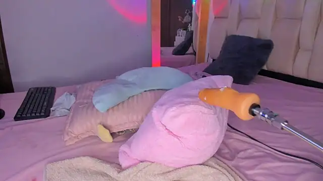 Snapshot of brendaruiz chatting on February 11, 12:48 pm brendaruiz online show from February 11, 12:48 pm