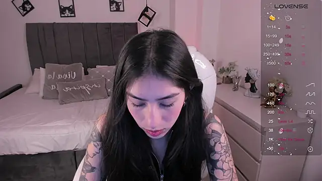Snapshot of Beck_jones chatting on December 12, 1:39 pm Beck jones online show from December 12, 1:39 pm