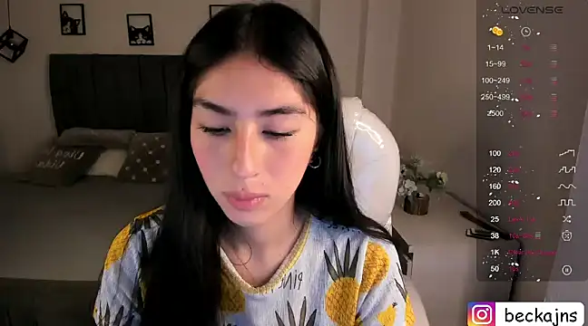 Snapshot of Beck_jones chatting on February 18, 9:09 pm Beck jones online show from February 18, 9:09 pm