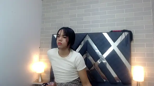 AndreaGil  online show from February 5, 12:27 pm