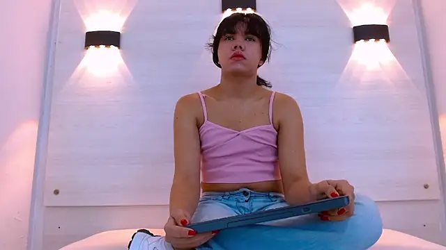 AndreaGil  online show from December 15, 1:15 pm