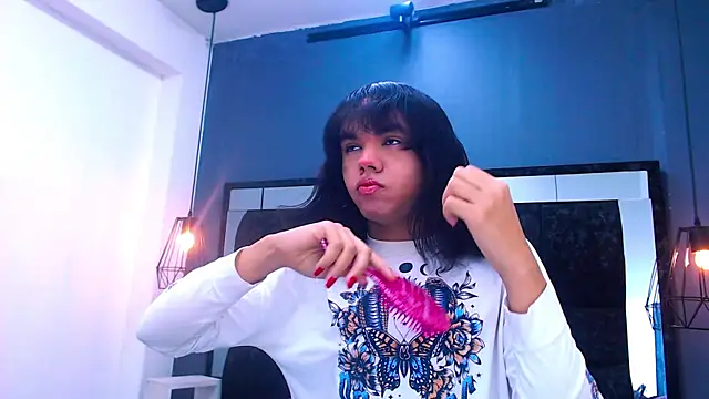 AndreaGil  online show from December 18, 12:33 pm