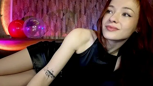 MiaRouge online show from February 18, 5:14 am