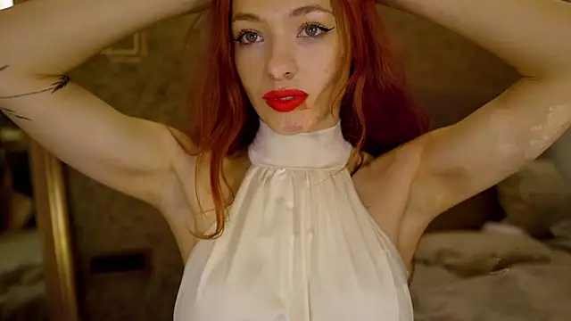Snapshot of MiaRouge chatting on May 15, 11:45 pm MiaRouge online show from May 15, 11:45 pm