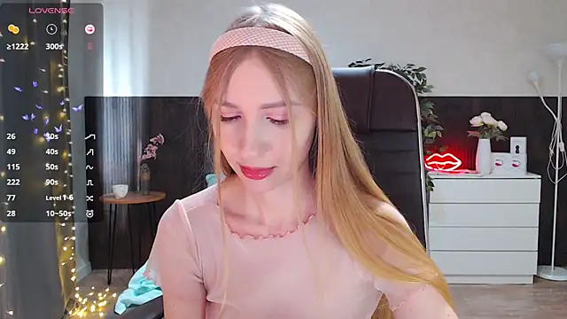 Snapshot of Cutie_Annie chatting on February 26, 8:15 am Cutie Annie online show from February 26, 8:15 am