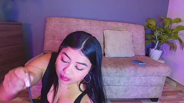 Snapshot of jade_brunnette chatting on May 20, 8:15 pm jade brunnette online show from May 20, 8:15 pm