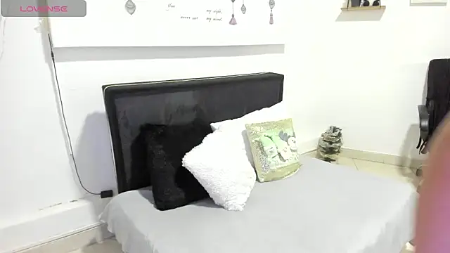 mia cooper 24 online show from December 17, 7:48 pm