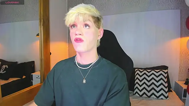 VladHellsing4 online show from February 22, 4:27 pm