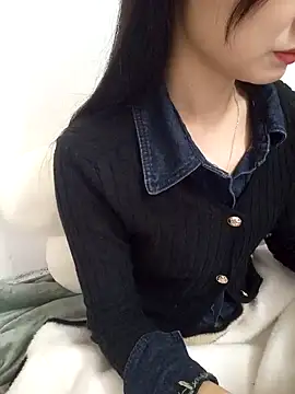 Snapshot of Lovely_kute chatting on December 21, 8:43 pm Lovely kute online show from December 21, 8:43 pm