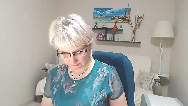 Snapshot of FleurMays chatting on December 4, 8:56 am FleurMays online show from December 4, 8:56 am