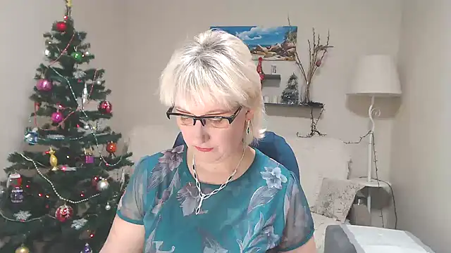 Snapshot of FleurMays chatting on December 20, 6:19 am FleurMays online show from December 20, 6:19 am