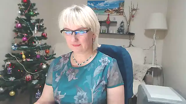 Snapshot of FleurMays chatting on December 20, 9:21 am FleurMays online show from December 20, 9:21 am
