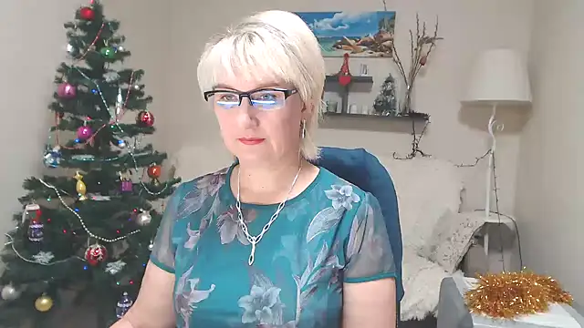 Snapshot of FleurMays chatting on December 21, 6:09 am FleurMays online show from December 21, 6:09 am