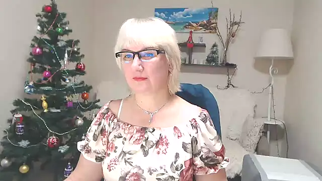 Snapshot of FleurMays chatting on December 22, 5:56 am FleurMays online show from December 22, 5:56 am