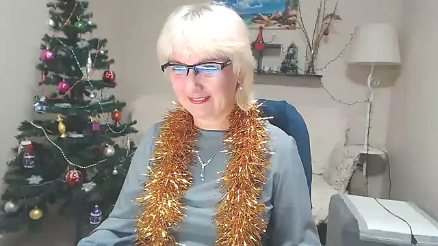Snapshot of FleurMays chatting on December 22, 1:33 pm FleurMays online show from December 22, 1:33 pm