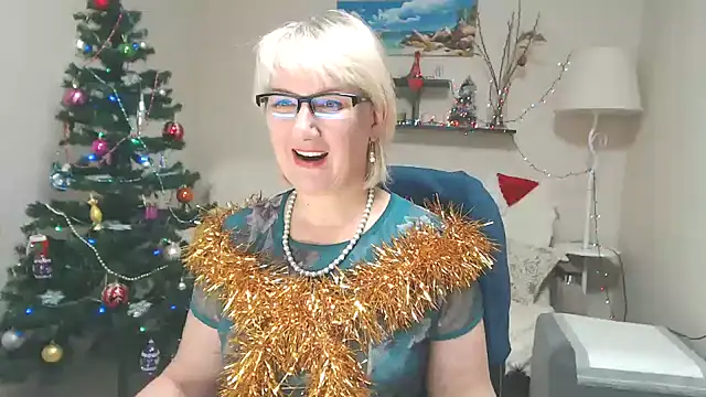 Snapshot of FleurMays chatting on December 24, 5:49 am FleurMays online show from December 24, 5:49 am