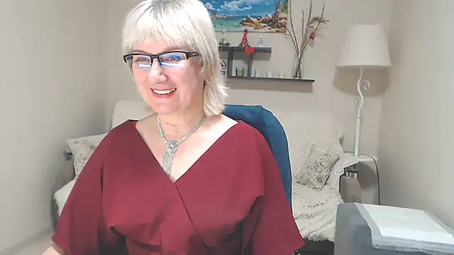 Snapshot of FleurMays chatting on February 17, 1:53 pm FleurMays online show from February 17, 1:53 pm