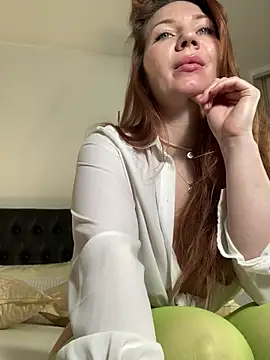 Snapshot of Goddess_Squirt_ chatting on March 19, 1:20 am Goddess Squirt online show from March 19, 1:20 am