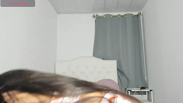 Snapshot of Loren_parissi chatting on December 17, 3:17 am Loren parissi online show from December 17, 3:17 am