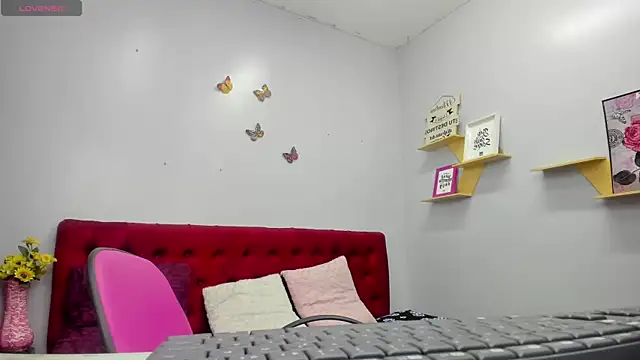 Snapshot of kathina_giraldo chatting on October 9, 12:36 pm kathina giraldo online show from October 9, 12:36 pm