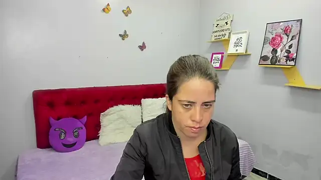 Snapshot of kathina_giraldo chatting on November 13, 12:37 pm kathina giraldo online show from November 13, 12:37 pm