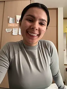 SofiaG  online show from December 3, 5:45 pm