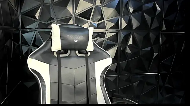 Snapshot of HelueHorny13 chatting on October 1, 5:35 am HelueHorny13 online show from October 1, 5:35 am