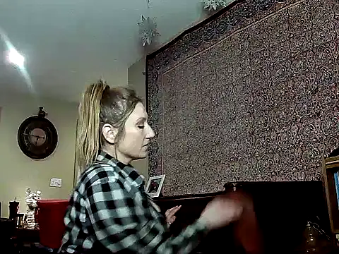 Snapshot of lilyhornyhousewife chatting on December 3, 11:44 am lilyhornyhousewife online show from December 3, 11:44 am