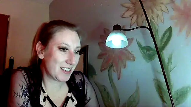 Snapshot of lilyhornyhousewife chatting on December 29, 11:18 am lilyhornyhousewife online show from December 29, 11:18 am