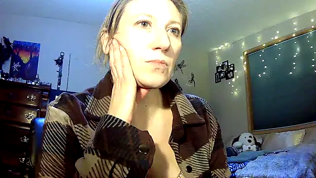 Snapshot of lilyhornyhousewife chatting on January 26, 12:33 pm lilyhornyhousewife online show from January 26, 12:33 pm