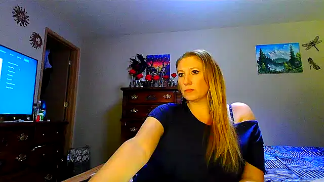 Snapshot of lilyhornyhousewife chatting on February 2, 12:35 pm lilyhornyhousewife online show from February 2, 12:35 pm