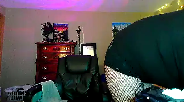 Snapshot of lilyhornyhousewife chatting on March 5, 5:07 am lilyhornyhousewife online show from March 5, 5:07 am