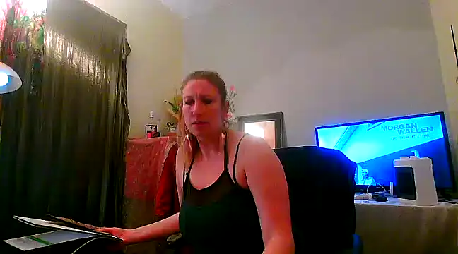 Snapshot of lilyhornyhousewife chatting on March 18, 8:14 am lilyhornyhousewife online show from March 18, 8:14 am
