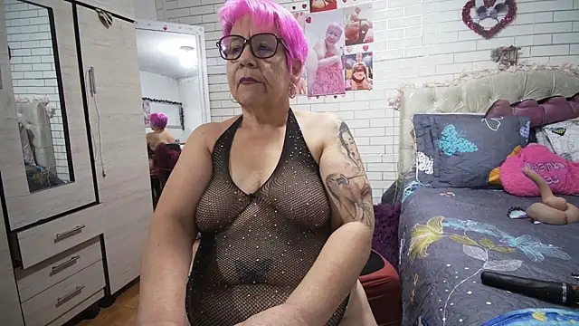 Snapshot of maturehot_65 chatting on February 19, 11:01 pm maturehot 65 online show from February 19, 11:01 pm